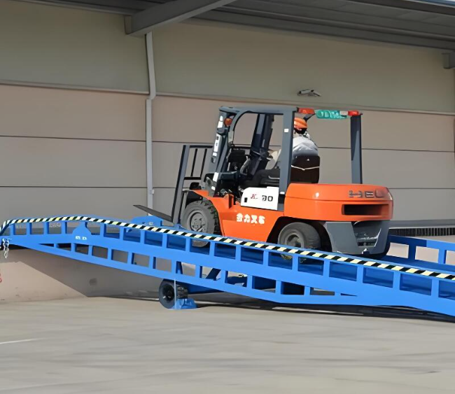 伊春移动式卸货平台（叉车用）